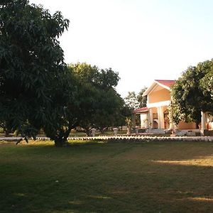 Nadiya Parao Hotel Garjia Exterior photo