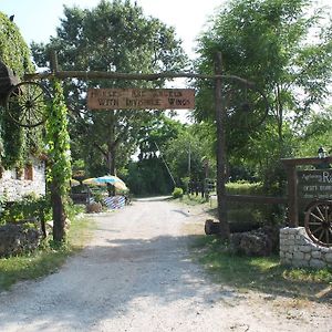 Agriturismo Al Ranch Vila Castello dʼAviano Exterior photo