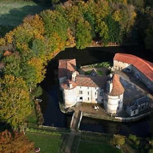 Château des Martinanches Acomodação com café da manhã Saint-Dier-dʼAuvergne Exterior photo