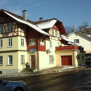 Privatzimmer Im Gasthaus Engel Apartamento Dornbirn Exterior photo