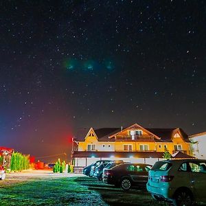 Pensiunea Mountain King Hotel Sîmbăta de Sus Exterior photo