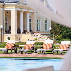 Amade Château Hotel Vrakúň Exterior photo