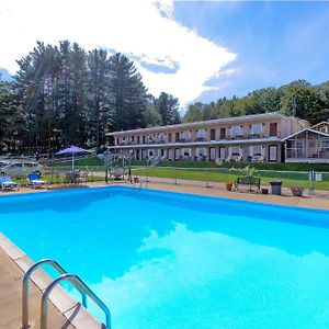 Half Moon Motel & Cottages Weirs Beach Exterior photo