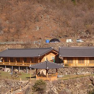 Buchungol Pension Vila Hadong Exterior photo