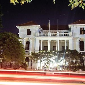 Bulawayo Club Hotel Exterior photo