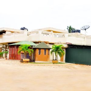 Residences La Fourmi Lomé Exterior photo