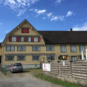 Wohlfuehloase Fuer Mensch Und Hund Acomodação com café da manhã Uzwil Exterior photo