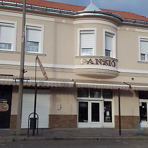 Korona Panzió Acomodação com café da manhã Mateszalka Exterior photo