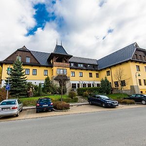 Valašský Hotel a Pivní lázně OGAR Luhačovice Exterior photo