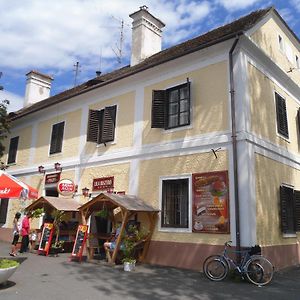 Arany Bárány Vendégfogadó Acomodação com café da manhã Letenye Exterior photo