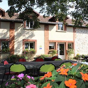 Auberge De La Normandie Acomodação com café da manhã Junhac Exterior photo