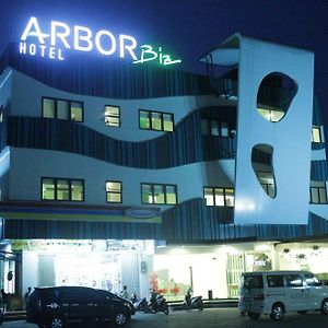 Arbor Biz Hotel Sudiang Exterior photo