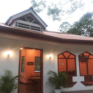 Blue Sky Guest House Nallathanniya Exterior photo