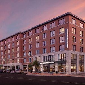 Courtyard By Marriott Portland Downtown/Waterfront Hotel Exterior photo