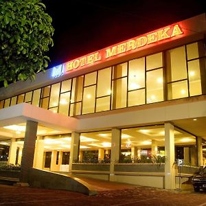 Hotel Merdeka Madiun Exterior photo