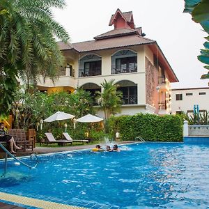 Phoomthai Garden Hotel Phrae Exterior photo