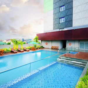 Ayola First Point Pekanbaru Hotel Exterior photo