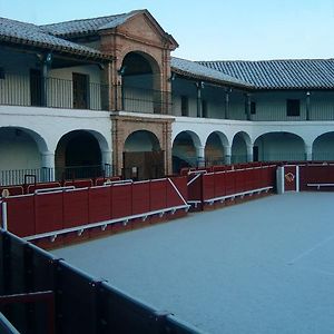 Hotel Plaza De Toros De Almadén Exterior photo