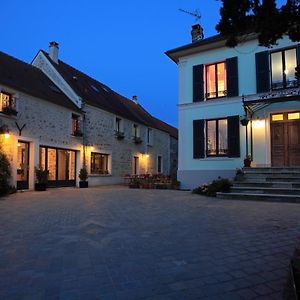 Maison d'hôtes LES RAINETTES Hotel Breuillet  Exterior photo