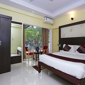 Hotel Prakaash Comforts Maiçor Exterior photo