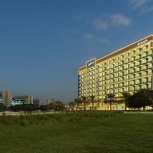 Radisson Blu Hotel Apartments Dubai Silicon Oasis Exterior photo