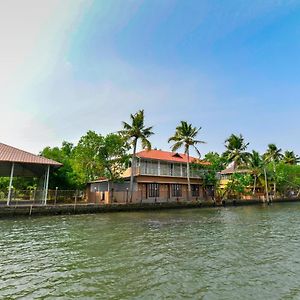 Grand Ayur Island Hotel Perumbalam Exterior photo