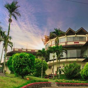 Parkside Nuansa Maninjau Resort Exterior photo