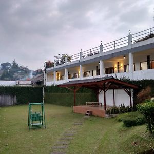 The View Villa Tjisarua Exterior photo