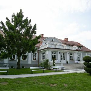 Mazurski Dwór Hotel Olecko Exterior photo