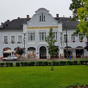 Kakukk Panzió Acomodação com café da manhã Nyírbátor Exterior photo