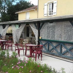 Auberge La Marchadaine Acomodação com café da manhã Montrollet Exterior photo