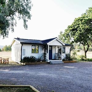 Awesome Home In Toesse With Kitchen Tosse Exterior photo