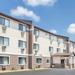 Boarders Inn & Suites By Cobblestone Hotels Waterloo Cedar Falls Exterior photo