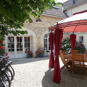 Les Mille Et Une Pierres Acomodação com café da manhã Mareuil-le-Port Exterior photo