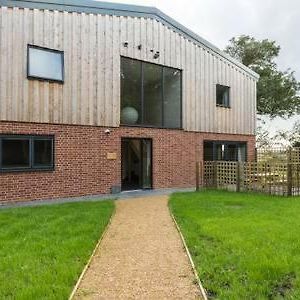 Oak & Hazel, Heath Row Barn Apartamento Overton  Exterior photo