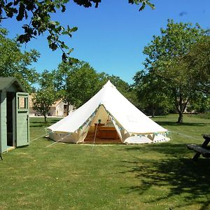 Camping La Forêt de Tessé Hotel Exterior photo