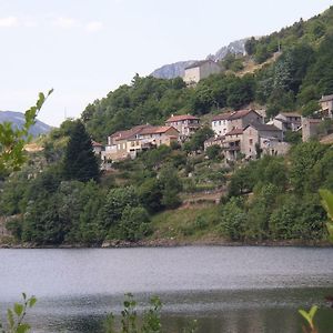 Gite Le Petit Riou Apartamento Sainte-Marguerite-Lafigère Exterior photo