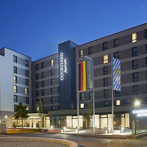 Courtyard By Marriott Oberpfaffenhofen Munich South Hotel Gilching Exterior photo