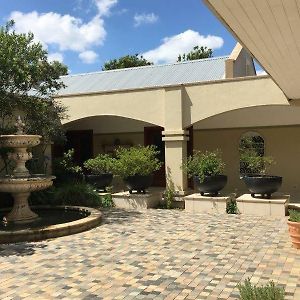 The Courtyard At La Loggia Apartamento Nottingham Road Exterior photo