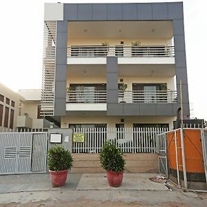 Oyo 13396 Hotel Prefer Inn Gurgaon Exterior photo