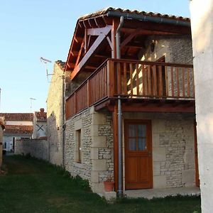 Chambre d'hôte Au col de Cygne Acomodação com café da manhã Blanzac-les-Matha Exterior photo