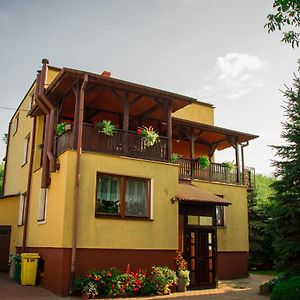 Dom Pod Orzechami Apartamento Nałęczów Exterior photo