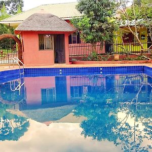 Governors Club Hotel Entebbe Exterior photo