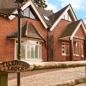 Tilehouse Lodge Denham  Exterior photo