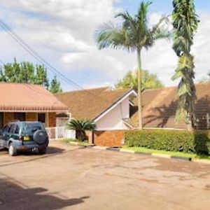 Matsiko Gardens And Hotel Kampala Exterior photo