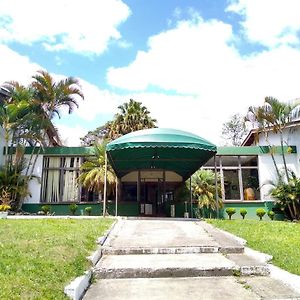 Oyo Del Verde Hotel Itapecerica da Serra Exterior photo