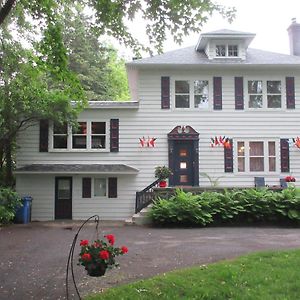 Gite Saint-Laurent Acomodação com café da manhã Trois-Rivières Exterior photo