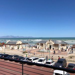 At The Beach - Muizenberg Apartamento Cidade Do Cabo Exterior photo