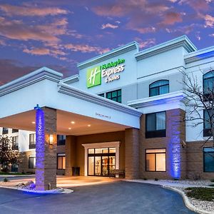 Holiday Inn Express & Suites Cedar Falls - Waterloo, An Ihg Hotel Exterior photo