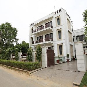 Oyo 16449 Signature Stay'S Gurgaon Exterior photo